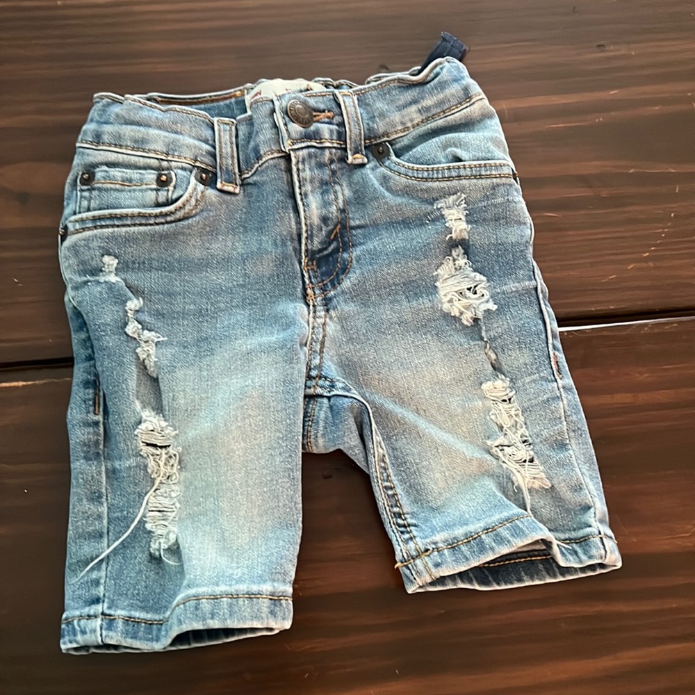 Great used condition Levi shorts 3t